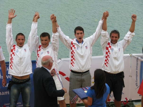 Krajem kolovoza u Zagrebu su na Europskom sveučilišnom prvenstvu zlatnu medalju osvojili Marin Begović, Josip Stojčević, Vanja Bušić i Branko Begović veslajući u četvercu bez kormilara za Sveučilište u Zagrebu.